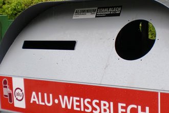 [Translate to Italienisch:] Alu-Weissblech-Sammelcontainer. 